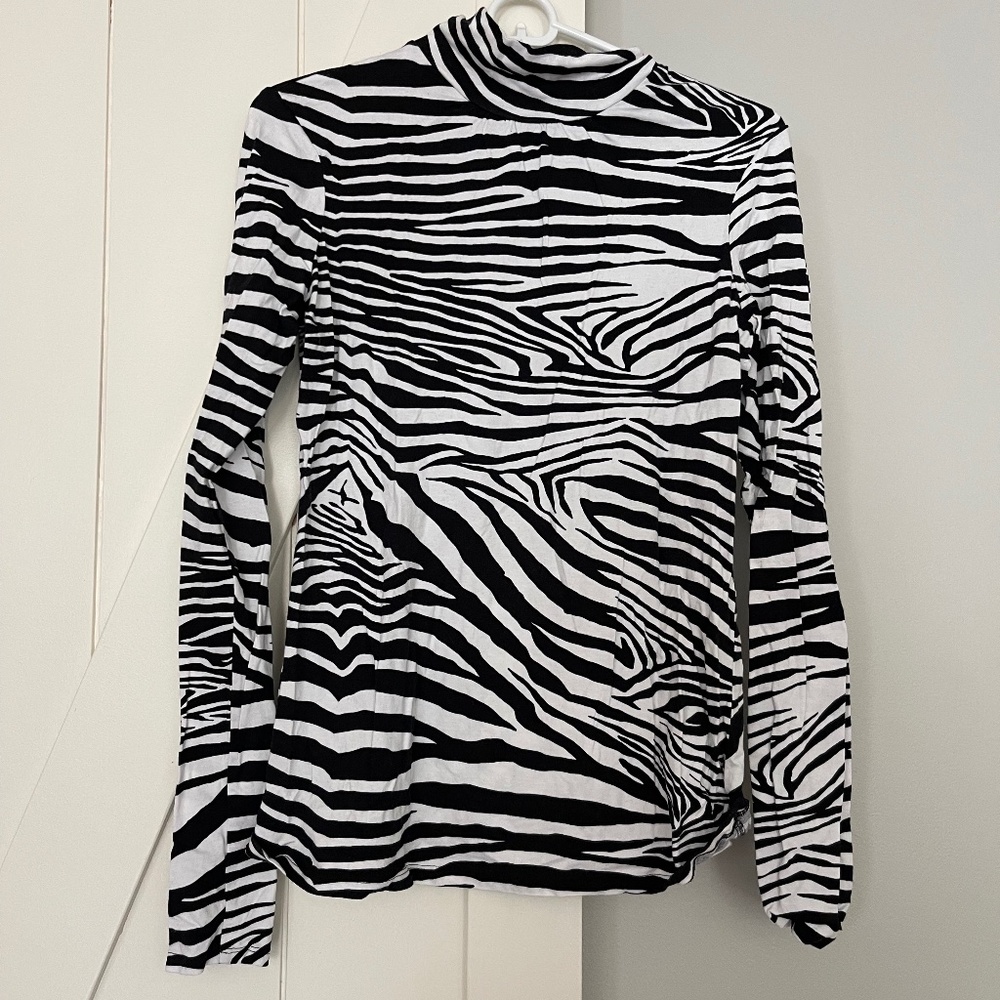 Express size M turtleneck